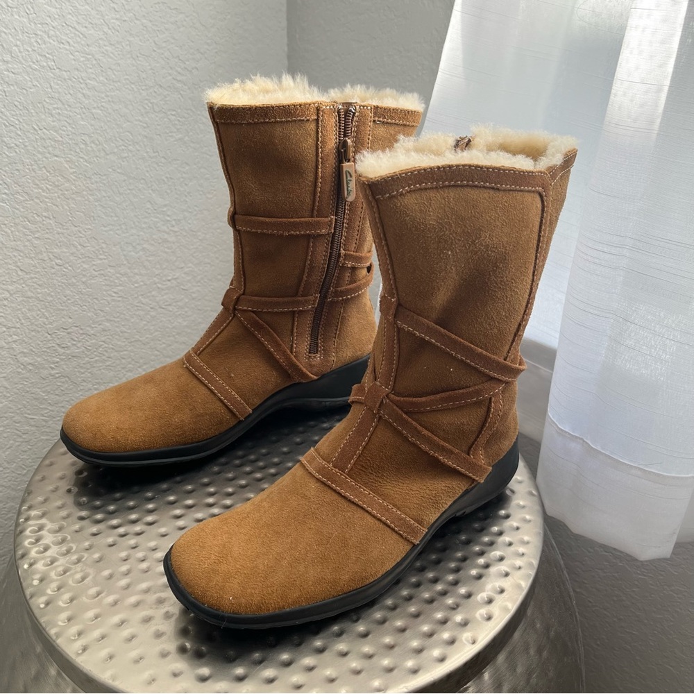 LAST CHANCE ⚡️ Clarks artisan collection size 7 suede shearling boots side zip